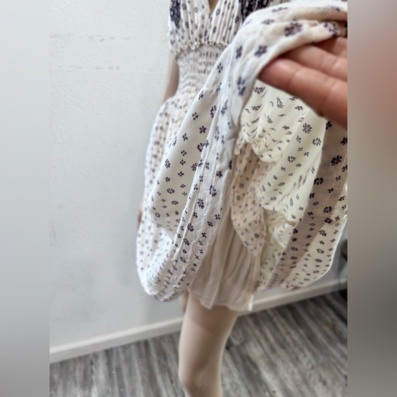 Elegant Blue and White Women's Dress - Picture 11 of 16